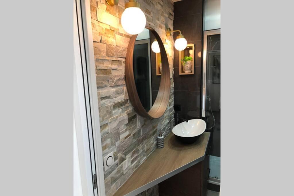 Appartement Vue Mer Et Port, Refait A Neuf Pour Vous ! Climatise La Grande-Motte Exterior photo
